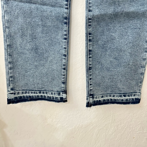 Tractr High Rise Straight Washed Denim Dark Blue Fray Hem Jeans 2/26 - Picture 3 of 6